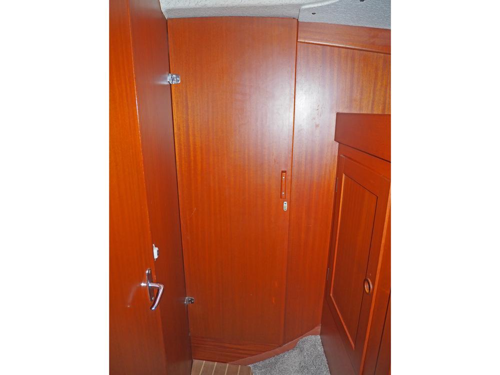 Cabin en avant, H&eacute;bergements